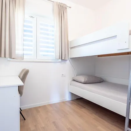 Apartmán Luxury Modern Penthouse W Jacuzzi & Huge Terrace *