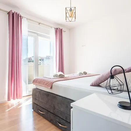 Luxury Modern Penthouse W Jacuzzi & Huge Terrace Apartmán *