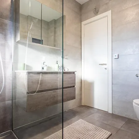 Apartmán Luxury Modern Penthouse W Jacuzzi & Huge Terrace *