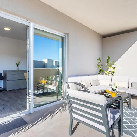 Apartmán Luxury Modern Penthouse W Jacuzzi & Huge Terrace