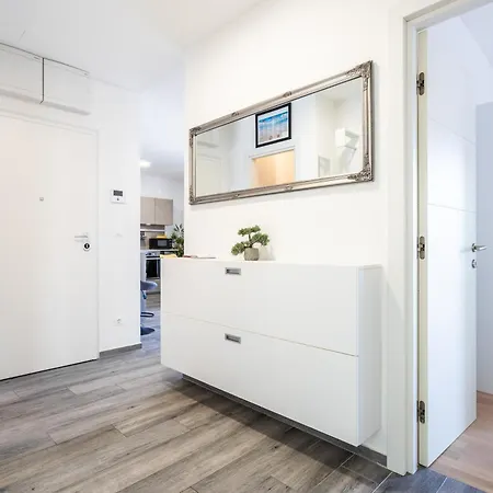 Luxury Modern Penthouse W Jacuzzi & Huge Terrace Apartmán