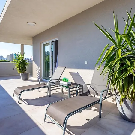 Luxury Modern Penthouse W Jacuzzi & Huge Terrace Apartmán