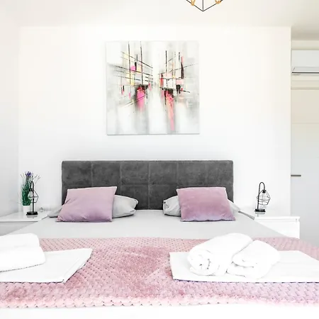 Luxury Modern Penthouse W Jacuzzi & Huge Terrace 아파트 스플리트
