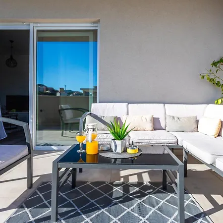 Luxury Modern Penthouse W Jacuzzi & Huge Terrace 스플리트