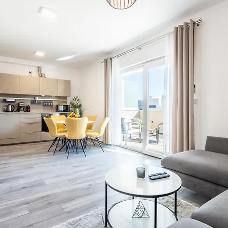 Luxury Modern Penthouse W Jacuzzi & Huge Terrace 스플리트