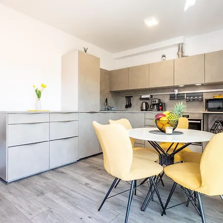 Luxury Modern Penthouse W Jacuzzi & Huge Terrace 아파트 스플리트