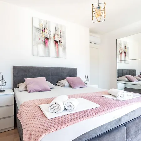 Luxury Modern Penthouse W Jacuzzi & Huge Terrace * Spalato