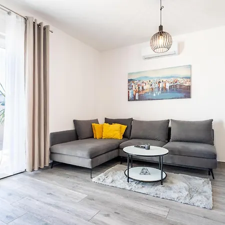 Luxury Modern Penthouse W Jacuzzi & Huge Terrace Appartamento *