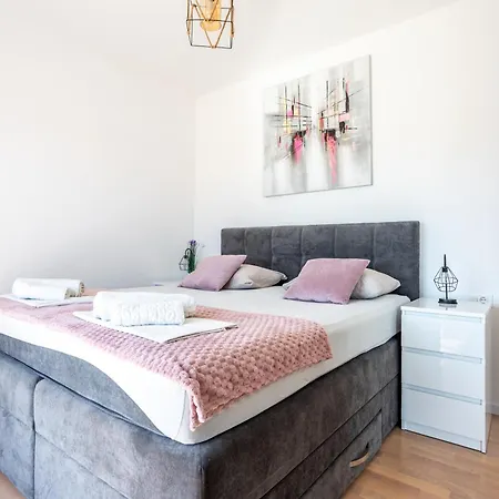 Luxury Modern Penthouse W Jacuzzi & Huge Terrace 公寓 斯普利特