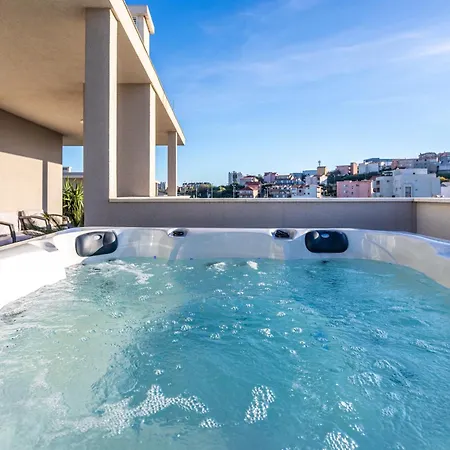 Luxury Modern Penthouse W Jacuzzi & Huge Terrace *